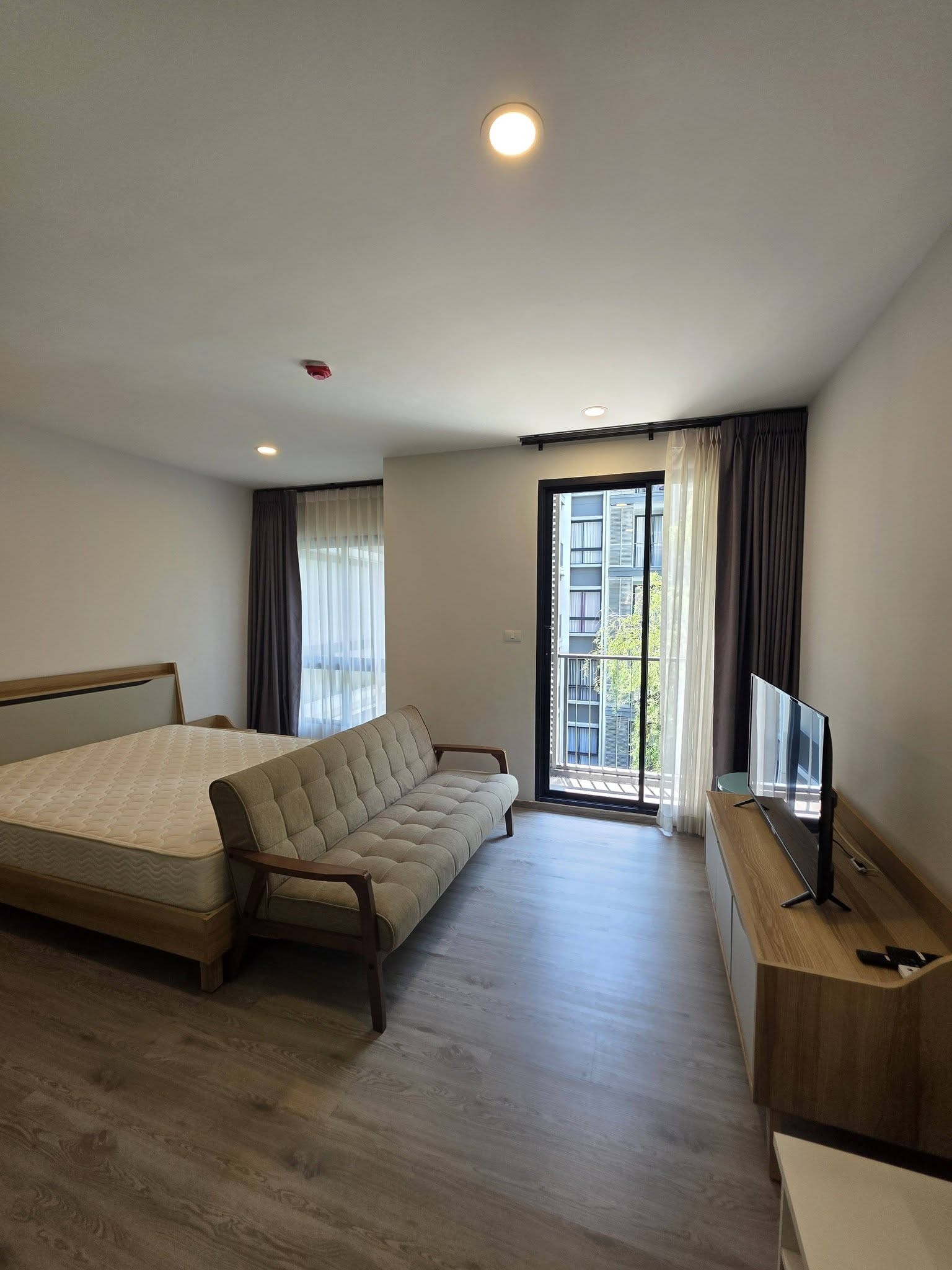 Dolce Lasalle private peaceful comfortable 4th floor BTS Bearing