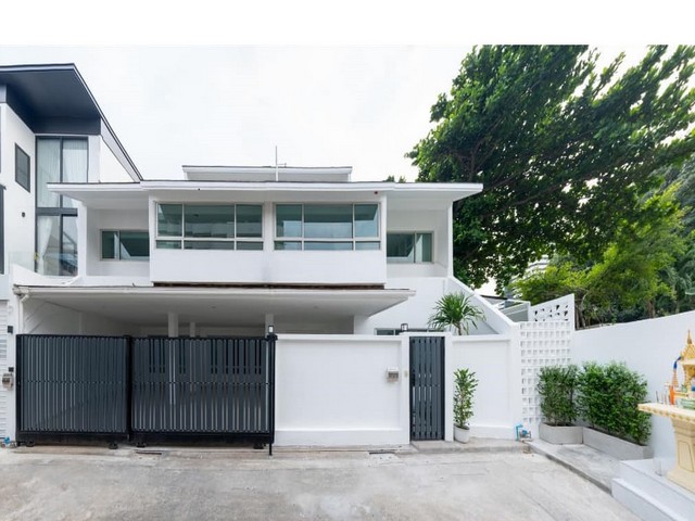 ขายทาวน์โฮม 3 ชั้นหลังใหญ่ย่านอโศก 48 ตรว. 440 ตร.ม. ซอยสุขุมวิท 15 ทำเลดี ใกล้โรงเรียนนานาชาติ NIST ใกล้ BTS อโศก Terminal 21