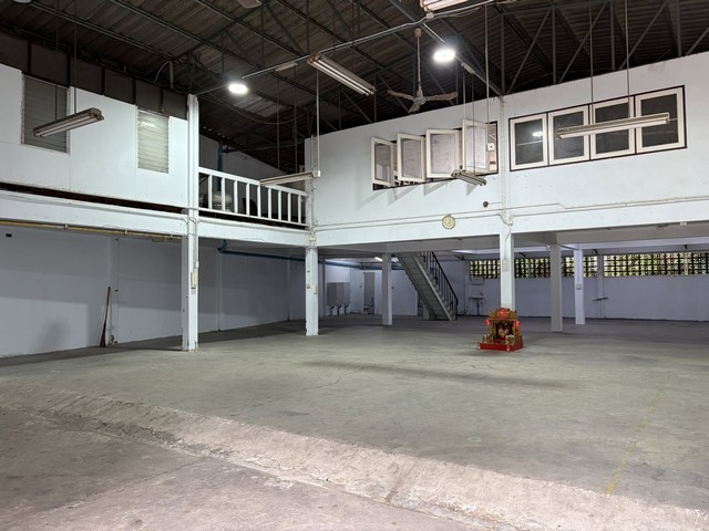 ให้เช่าโกดัง คลังสินค้า 120 ตรว. 580 ตรม. มีชั้นลอย วิภาวดีรังสิต 6 ใกล้ทางด่วนดินแดง และทางขึ้นโทลล์เวย์ เหมาะทำโกดัง คลังสินค้า อู่รถยนต์