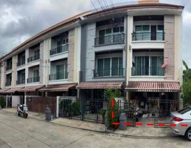 ขาย ทาวน์เฮ้าส์  เขตวังทองหลาง กรุงเทพมหานคร ห่างจาก  เซ็นทรัล อีสต์วิลล์ 3.3 km