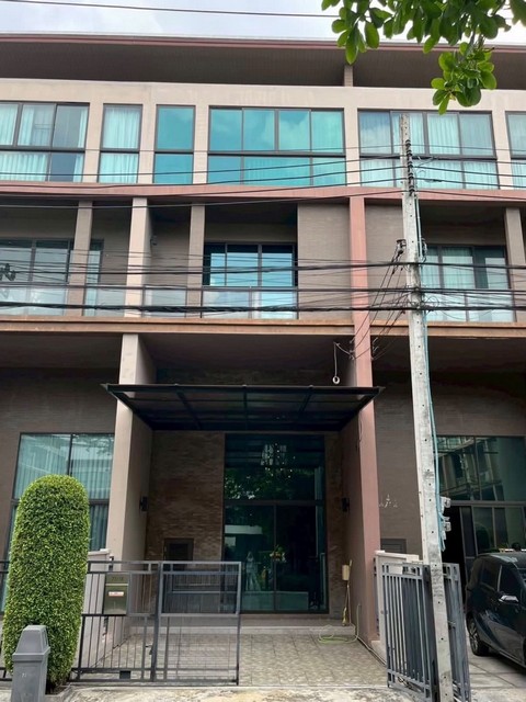 ขายทาวน์โฮม 3.5 ชั้น บ้านกลางเมือง รัชโยธิน พหลโยธิน 34 ใกล้ BTS เสนานิคม 650 เมตร ตกแต่งภายใน Premium ครบทุกพื้นที่ใช้สอย พร้อมเข้าพักอาศัย