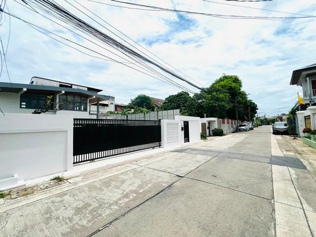 ให้เช่าบ้านเดี่ยว 2 ชั้น 111 ตร.ว. รีโนเวทใหม่ ย่านประชานิเวศน์ 1 ใกล้ตลาดบองมาเช่