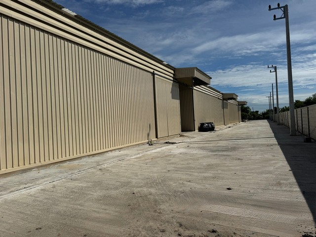 ให้เช่าโกดังฟรีโซนนนทบุรี ให้เช่าอาคารโรงงานพื้นที่ใช้สอย 2625 ตารางเมตร อยู่เส้นถนนหลักสายบางบัวทอง-สุพรรณบุรี