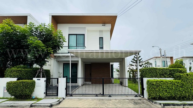 ลดราคาด่วน บ้านแฝด โคโม่ เบียงก้า บางนา หลังมุม ใกล้ เมกาบางนา