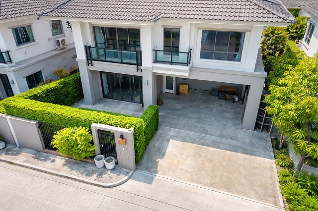 ซัมมิท วินด์มิลล์ กอล์ฟคลับ 900ม. ถ.กิ่งแก้ว 3 นอน 3 น้ำ  ใกล้ แม็คโคร บางนา 900 ม.บ้านเดี่ยว 2 ชั้น 45 ตร.วา.180 ตร.ม. บางนา-สุวรรณภูมิ