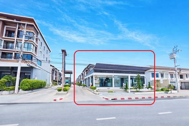 เมกาโฮม มีนบุรี 1 กม. หทัยราษฎร์ ติดถนนสามวา 80ตร.ว. คลีนิคความงาม ร้านนวด โฮมออฟฟิศ 4ห้อง 250ตรม. หน้าหมู่บ้านหรูนับ10000หลัง