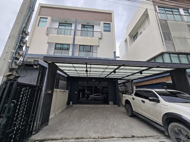 BH3842 ให้เช่าโฮมออฟฟิศ 3.5 ชั้น เลียบด่วนรามอินทรา เอกมัย รามอินทรา District Ekkamai Ramintra