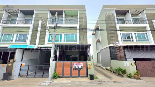 ขายด่วน ทาวน์โฮม 3 ชั้น นลิน อเวนิว 3 รามคำแหง หลังมุม