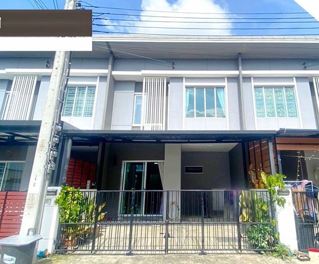 MRT ตลาดมีนบุรี 1.9 กม. ม.รามคำแหง-ร่มเกล้า 4 นอน ถ.ราษฏร์พัฒนา ซอยมิสทีน ใหญ่มากให้เช่าทาวน์โฮม 2 ชั้น 24ตร.วา. 184 ตร.ม. 2 น้ำ