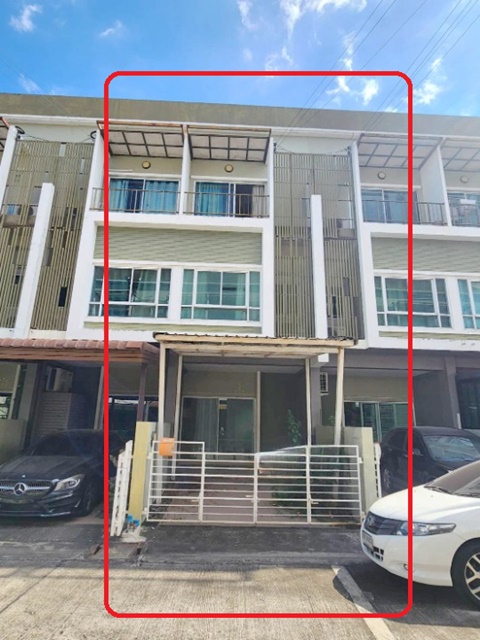 สุขาภิบาล 3 ให้เช่าทาวน์เฮาส์หรู 3 ชั้น รามคำแหง 140–146 และวงแหวนตะวันออก ใกล้รถไฟฟ้า MRT สัมมากร เพียง 700 ม. เตรียมอุดมศึกษาน้อม 475 ม.