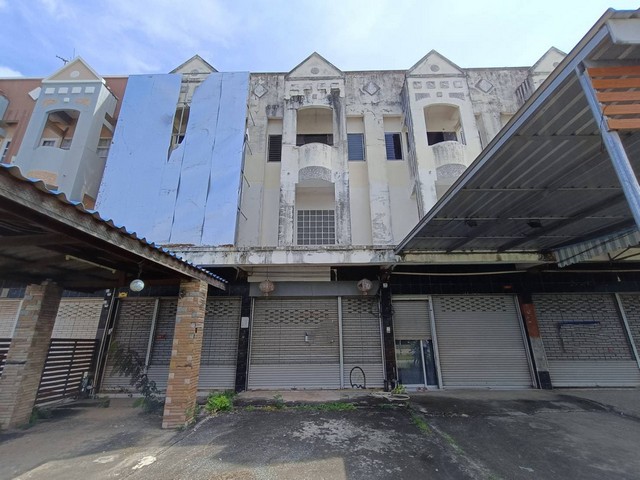 ขาย อาคารพาณิชย์ ปักธงชัย ใกล้  การประปาส่วนภูมิภาคสาขาปักธงชัย 0.85 กม.