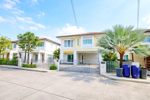 2ชั้น เฟอร์นิเจอร์ครบ 5แอร์ทั้งหลัง โรงเรียนสาธิตพัฒนา 700ม. ซาฟารีเวิลด์ 900ม. คฤหาสน์ บ้านเดี่ยวให้เช่า 3นอน 3น้ำ. 70 ตร.ว.  280 ตร.ม.