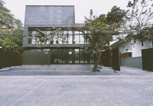 รหัสC7109 ให้เช่าอาคารสำนักงาน 2 หลังในพื้นที่เดียวกัน รีโนเวทใหม่ ถนนรัชดาภิเษก 32 ตรงข้ามศาลอาญา