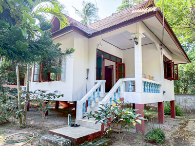 House for rent 2 Bedroom 1 Bathroom house for rent fully furnished Baan Tai Maenam Koh Samui 80 sqm living area living room