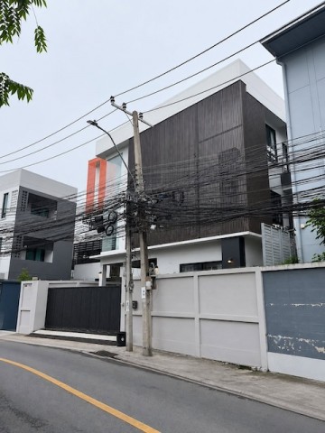 BH4244 ให้เช่าบ้านเดี่ยว 3 ชั้น สุทธิสาร ห้วยขวาง ใกล้ MRT สุทธิสาร พื้นที่ 360 ตร.ม. เหมาะทำโฮมออฟฟิศ บริษัท และอยู่อาศัย
