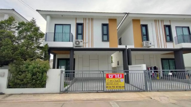 ขายบ้านแฝดสไตล์บ้านเดี่ยว โครงการเซ็นเต้ไลท์ พระราม 2  พื้นที่ 35 วา.  บางกระเจ้า-พระราม 2  สมุทรสาคร บ้านใหม่ พร้อมอยู่ มีพื้นที่รอบบ้าน