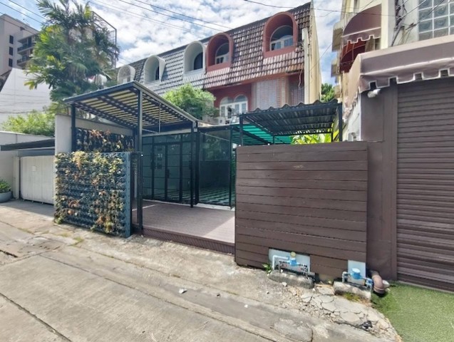 BH4334 ให้เช่าโฮมออฟฟิศ 3 ชั้น สาทร ซอย 7 แยก 1 ใกล้ BTS ช่องนนทรี ทำออฟฟิศ คาเฟ่ สตูดิโอ หรือเวิร์คช็อป