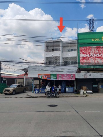 ขายอาคารพาณิชย์ 3 ชั้น 2คูหา พร้อมลานเก็บสินค้า 176 ตร.ว. ติดถนนใหญ่ 8 เลน ปทุมสายนอก ใกล้แยกปทุมวิไล 900 ม.